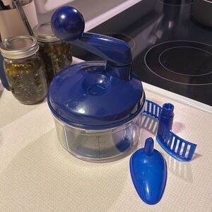 Tupperware Quick Chef Sapphire Blue Versatile Manual Food Processor